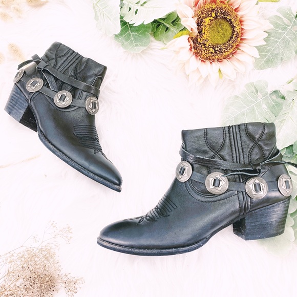 Dolce Vita Shoes - Dolce Vita Western Booties size 8 black silver